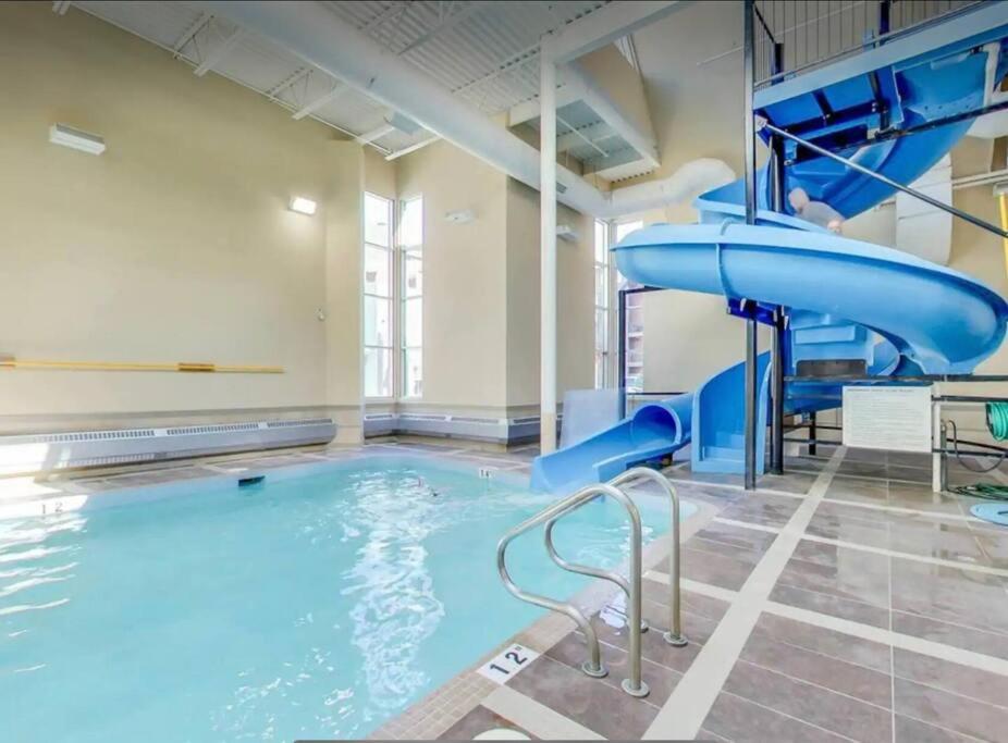 Cozy One Bedroom Condo With Indoor Pool And Hottub Canmore Esterno foto