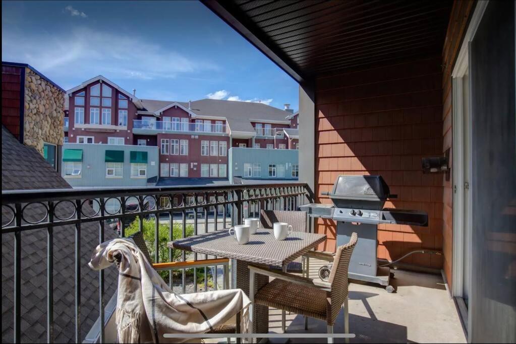 Cozy One Bedroom Condo With Indoor Pool And Hottub Canmore Esterno foto