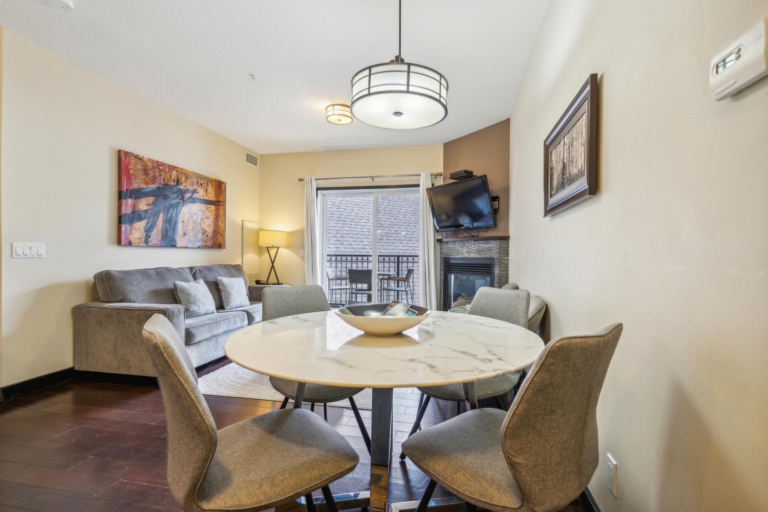 Cozy One Bedroom Condo With Indoor Pool And Hottub Canmore Esterno foto