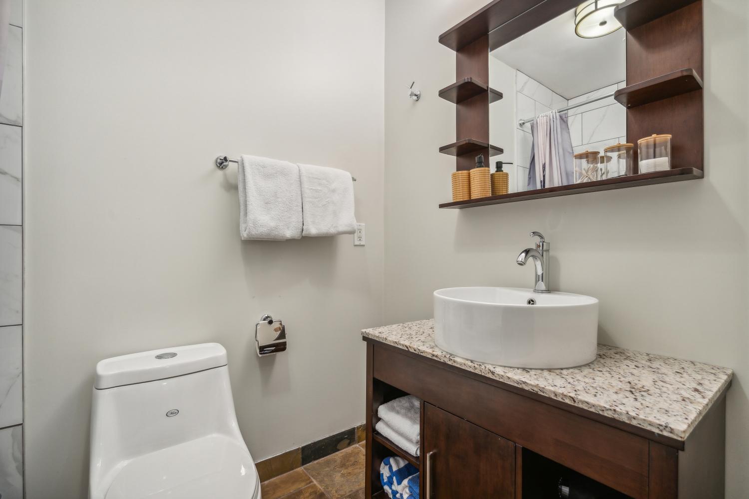 Cozy One Bedroom Condo With Indoor Pool And Hottub Canmore Esterno foto
