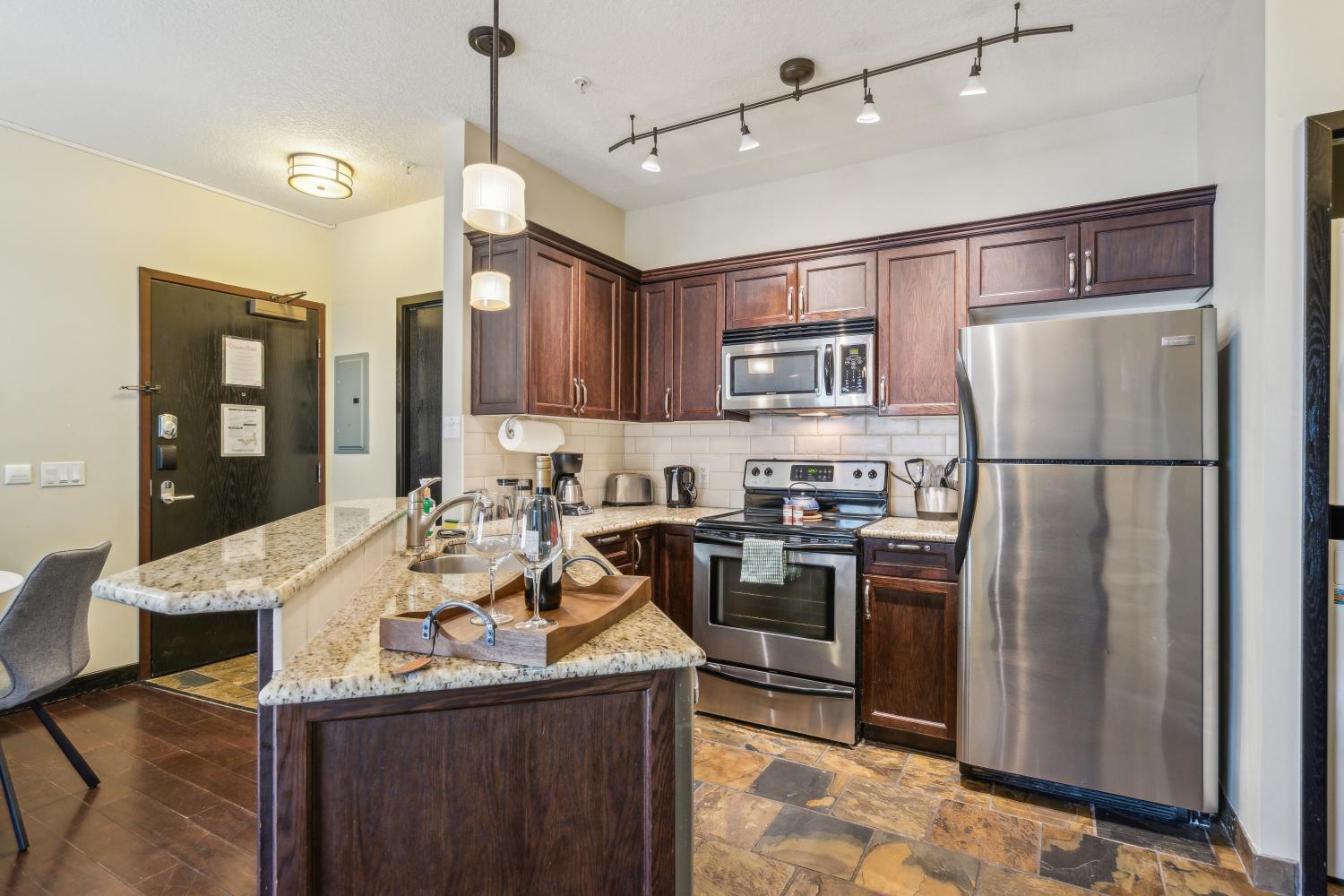 Cozy One Bedroom Condo With Indoor Pool And Hottub Canmore Esterno foto