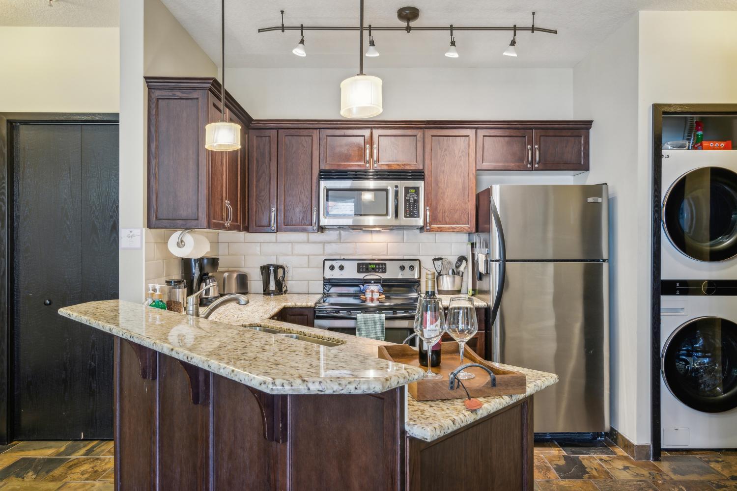 Cozy One Bedroom Condo With Indoor Pool And Hottub Canmore Esterno foto