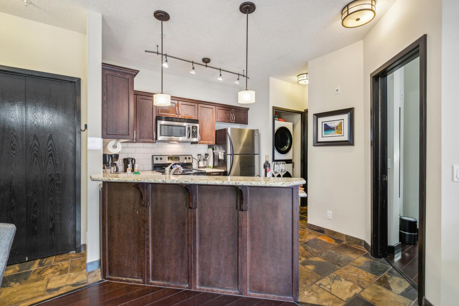 Cozy One Bedroom Condo With Indoor Pool And Hottub Canmore Esterno foto