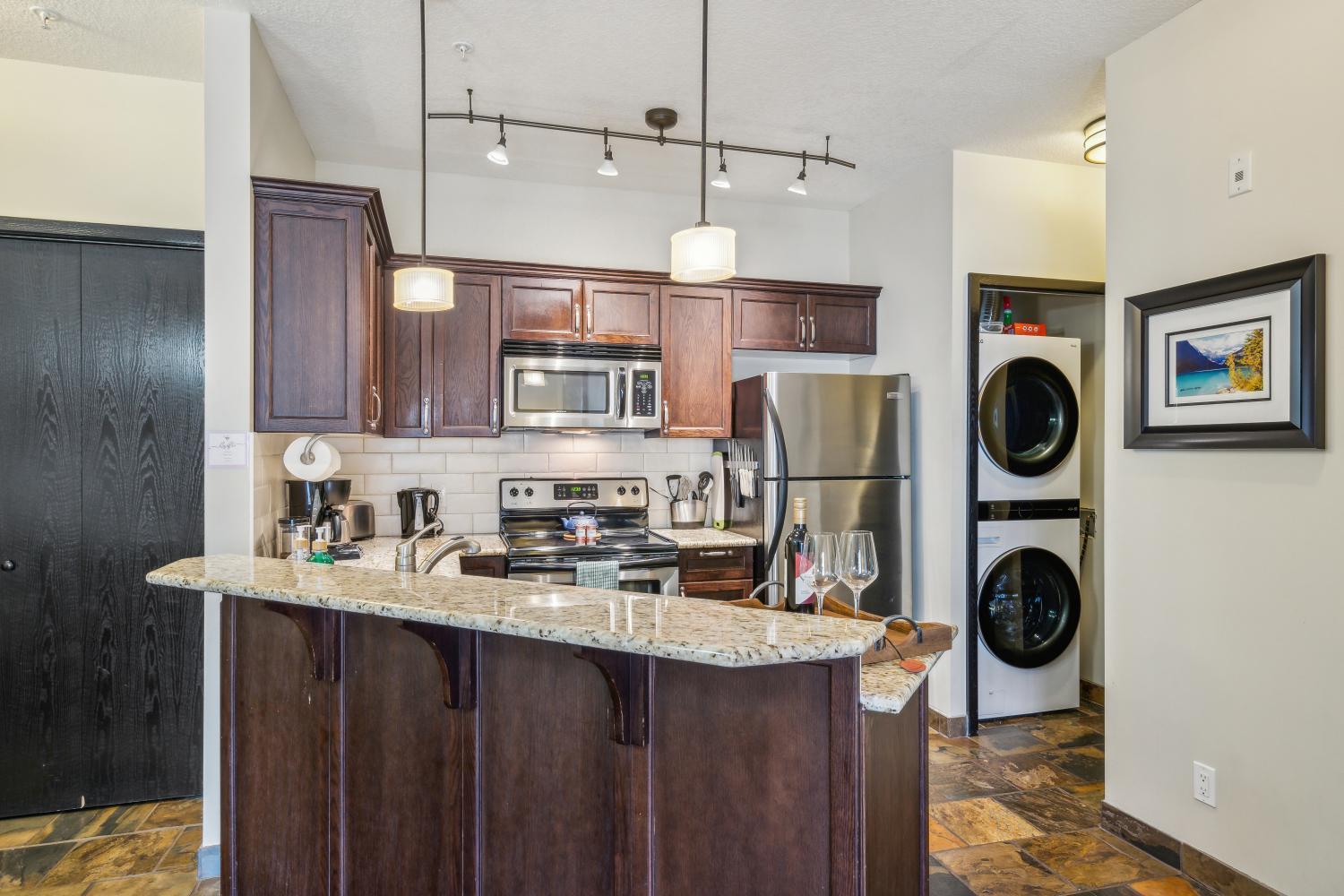 Cozy One Bedroom Condo With Indoor Pool And Hottub Canmore Esterno foto