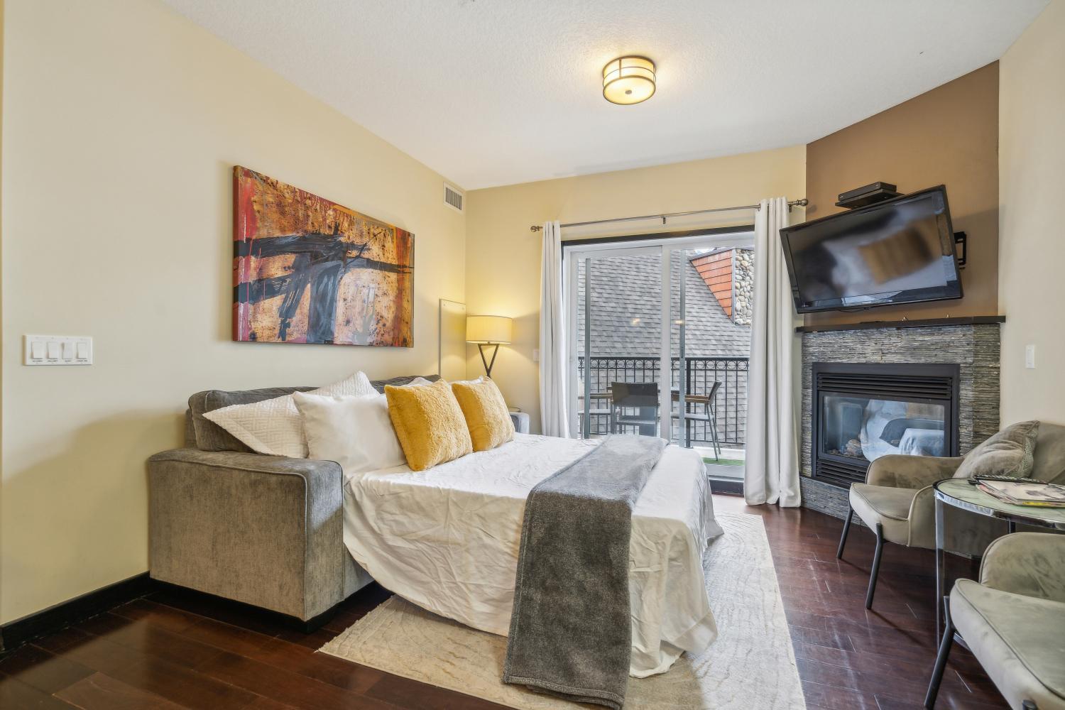 Cozy One Bedroom Condo With Indoor Pool And Hottub Canmore Esterno foto