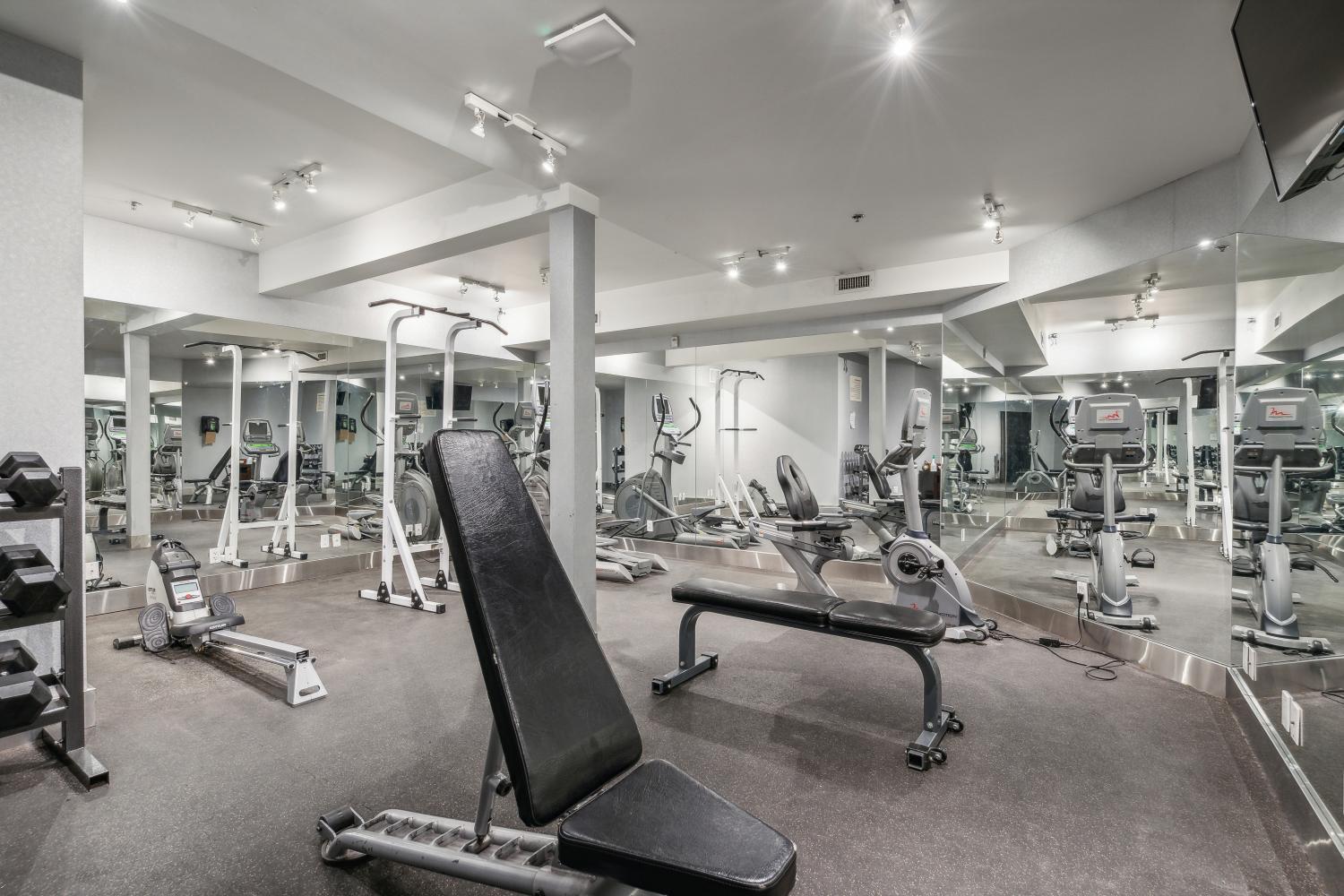 Cozy One Bedroom Condo With Indoor Pool And Hottub Canmore Esterno foto