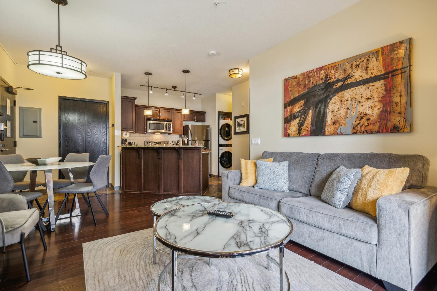Cozy One Bedroom Condo With Indoor Pool And Hottub Canmore Esterno foto